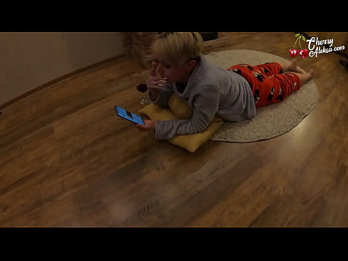 ❤️ Nora blondinka sesa velikega kurca in poskakuje na njem - analni seks ❌ Fucking video pri nas ️❤