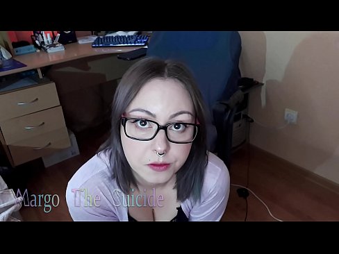 ❤️ Seksi dekle z očali globoko sesa dildo pred kamero ❌ Fucking video pri nas ️❤