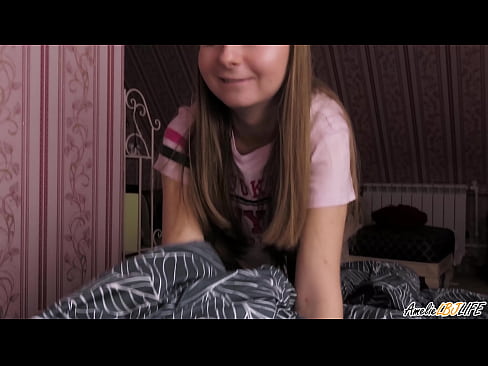 ❤️ Blondinka globoko sesa svojega prijatelja in dobi spermo v usta ❌ Fucking video pri nas ️❤