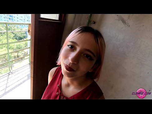 ❤️ Študentka čutno sesa neznanca v zaledju - sperma na njegovem obrazu ❌ Fucking video pri nas ️❤